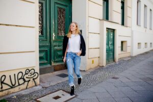 Чому протираються джинси між ніг і як цього уникнути