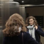 Мало хто знає: навіщо насправді потрібне дзеркало в ліфті? Не лише для краси!