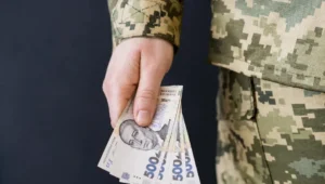 Військова частина відмовила у виплаті 1 млн грн за службу до 25 років. Суд став на бік бійця?