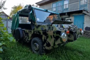 Легендарна амфібія ЛуАЗ 967 родом з 1986 року шукає нового власника в Чернігові, досі демонструючи свої унікальні водні здібності