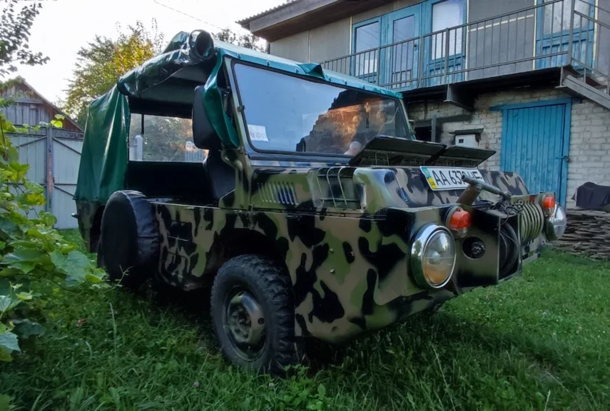 Легендарна амфібія ЛуАЗ 967 родом з 1986 року шукає нового власника в Чернігові, досі демонструючи свої унікальні водні здібності