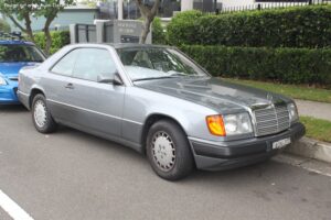 Легендарний Mercedes C124 з Житомира: 30-річний красень повертається на дороги після п’ятирічного гаражного сну