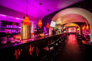 огляд на Fiji Lounge Bar