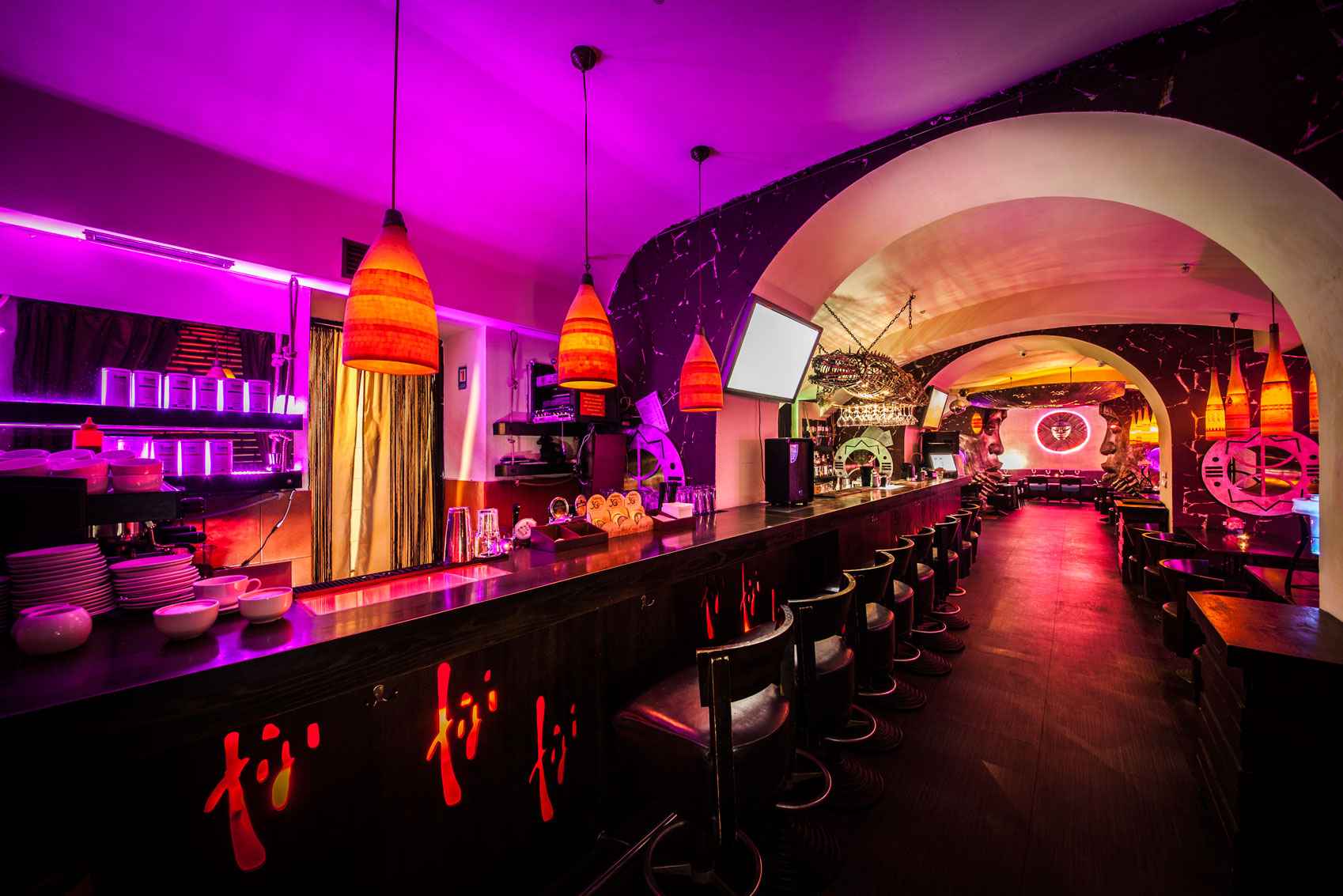 огляд на Fiji Lounge Bar