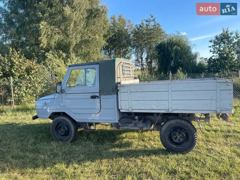 Унікальний ЛуАЗ-1302 на Львівщині: пробіг 12 тисяч км